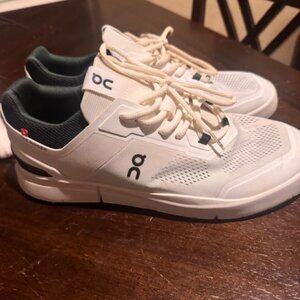 ON The Roger Advantage Sneakers